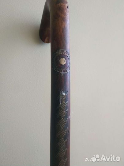 Трость деревянная,инкрустирована серебром