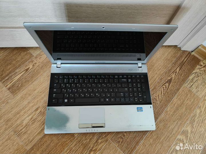 Samsung Intel i5-2430m+ SSD 240гб+6гб DDR3+GT520M