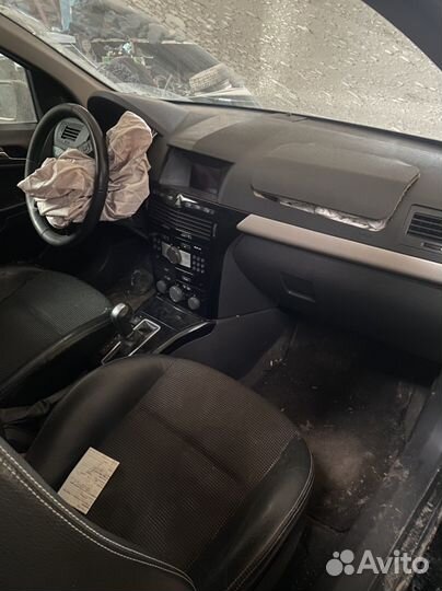 В полном разборе Opel Astra 2008год 1.8 AT