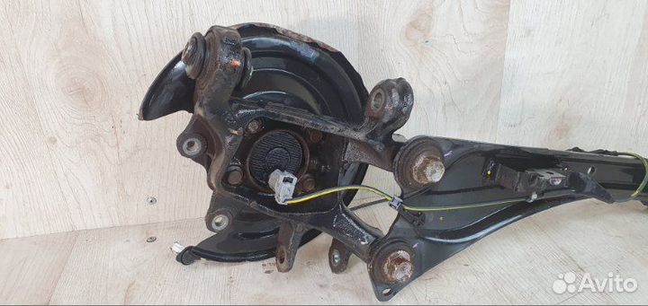 Кулак поворотный задний правый Toyota Auris