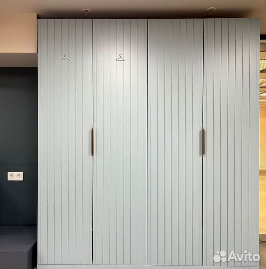 Современные шкафы распашные на заказ