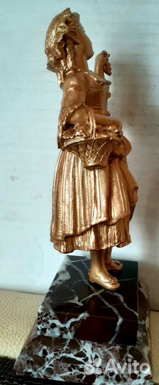 Статуэтка Шпиатр.камень.Особа 19 век. редкая