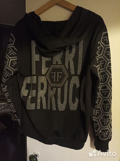 Женский спортивный костюм