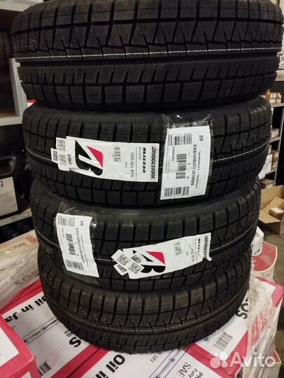 Bridgestone Blizzak Revo GZ 205/65 R16