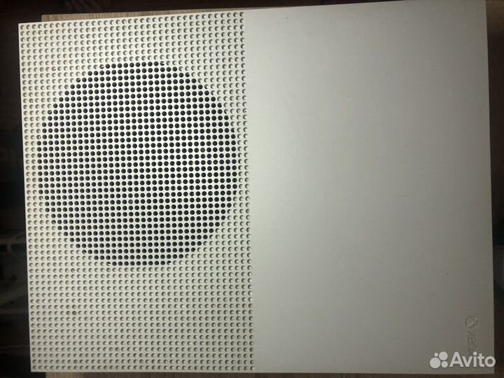 Xbox one s 1tb с игрой + 2 джойстика