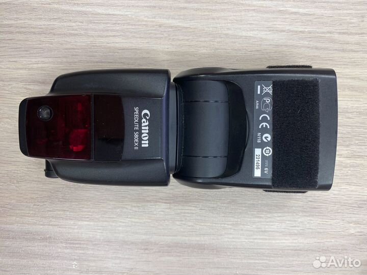 Canon Speedlite 580EX II с двумя рассеивателями