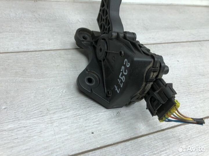 Педаль газа Hyundai I30 универсал D4FB 2008