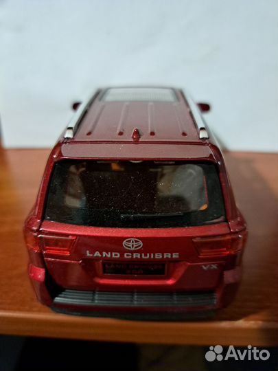 Toyota Land Cruser 300,Mercedes CLS 1:24