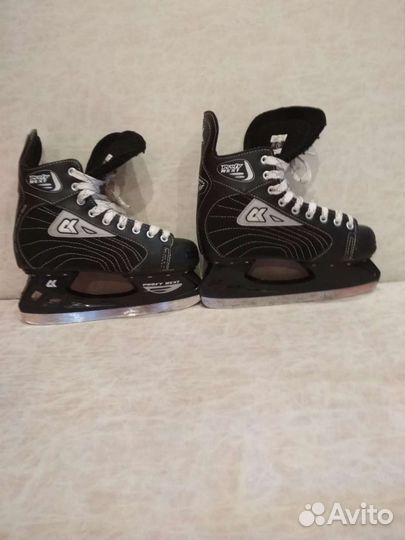 Коньки хоккейные