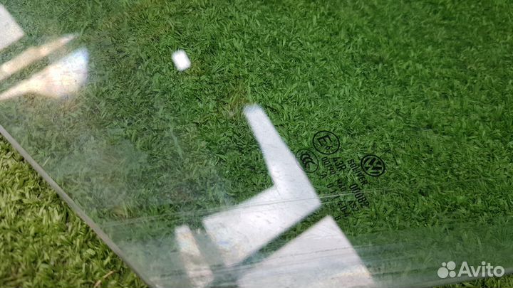 Стекло двери передней левой Vw Passat B6