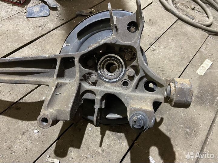 Ступица кулак задняя правая Legacy BE BH B12