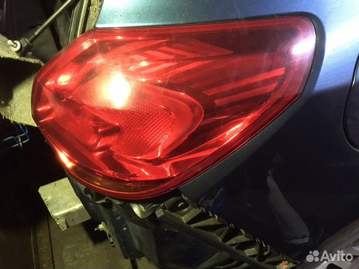 Задний правый фонарь Opel Astra J