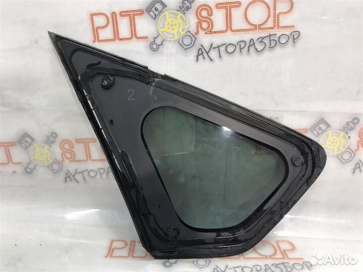 Стекло багажника правое Toyota prius ZVW30 2009-2