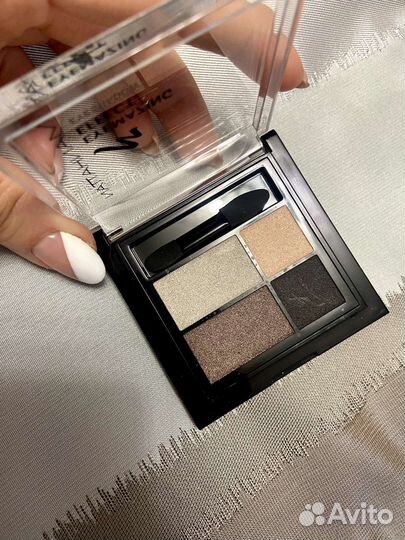 Палетки теней Huda Beauty, Manhattan