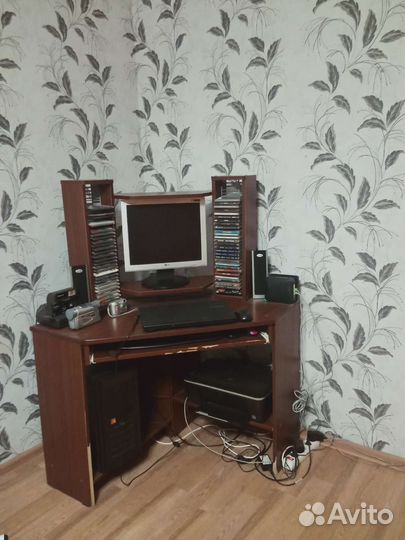 Компьютерный стол