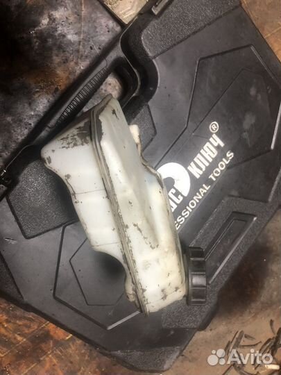 Бачок для тормозной жидкости Ford focus 2