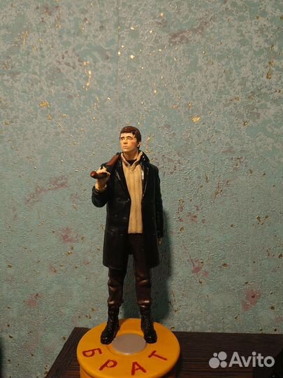 Настольная фигурка