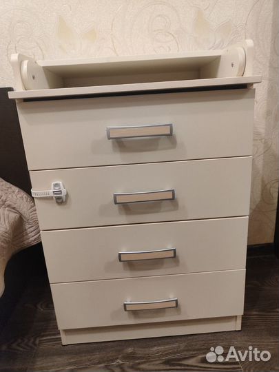 Пеленальный столик-комод