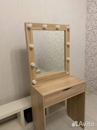 Гримерное зеркало с тумбой