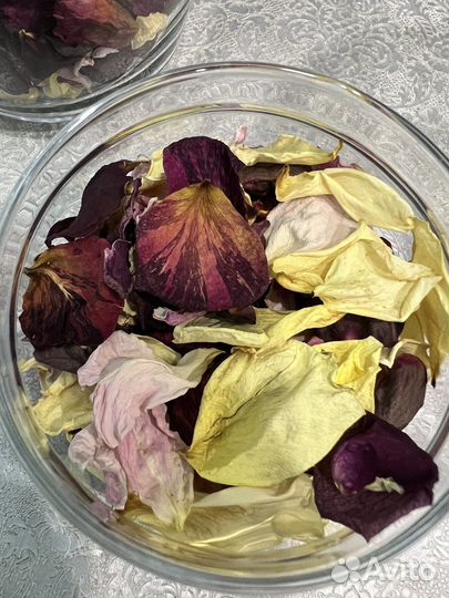 Лепестки роз