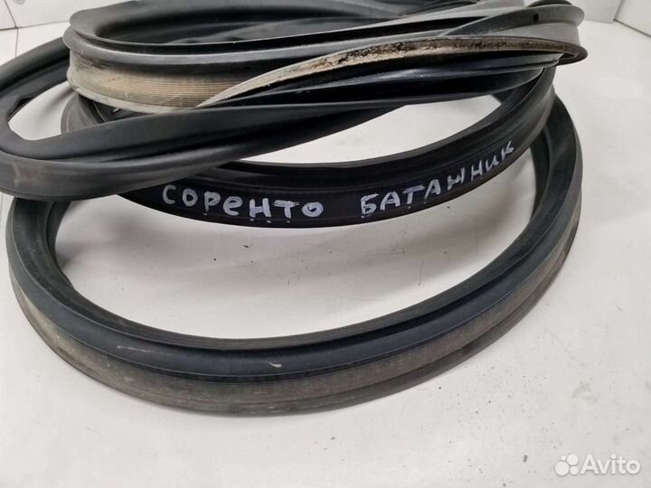 Уплотнитель багажника (Kia Sorento)