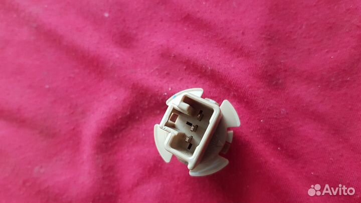 Патрон,цоколь заднего фонаря Toyota Land Cruiser