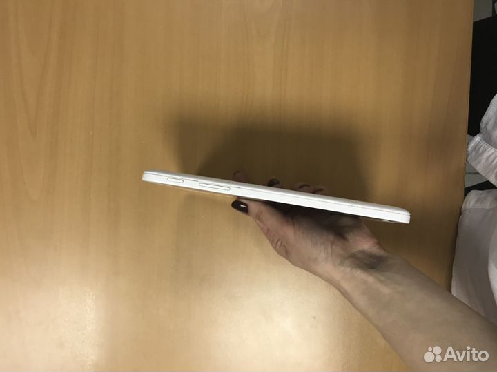 Планшет Samsung Galaxy Tab 3 7.0 Lite SM-T111