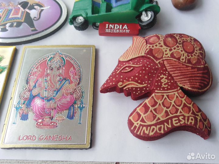 Магниты на холодильник из разных стран