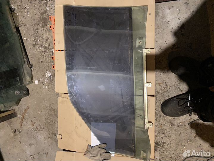 Стекло переднее правое mercedes w124 купе