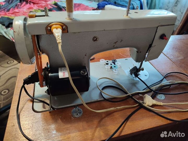 Швейная машинка Подольск 142 с эл приводом