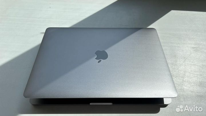 Macbook pro 13 2018 i5/16/512