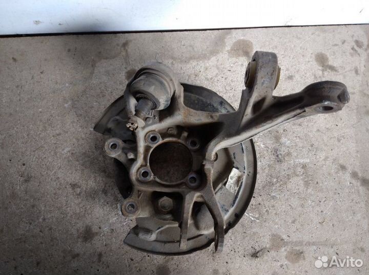 Кулак поворотный задний левый Toyota Avensis II