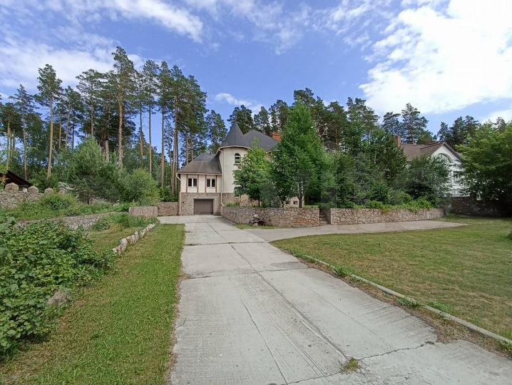 Дом 560 м² на участке 59 сот.