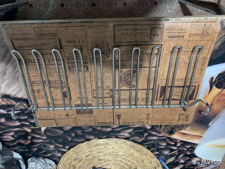 Металлическая полка для рюмок