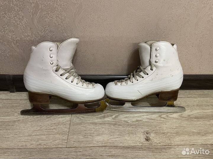 Фигурные коньки risport Excellence размер 210