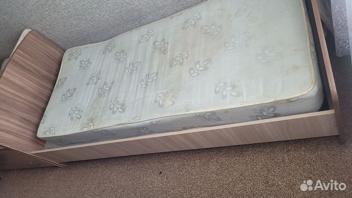 Кровать с матрасом