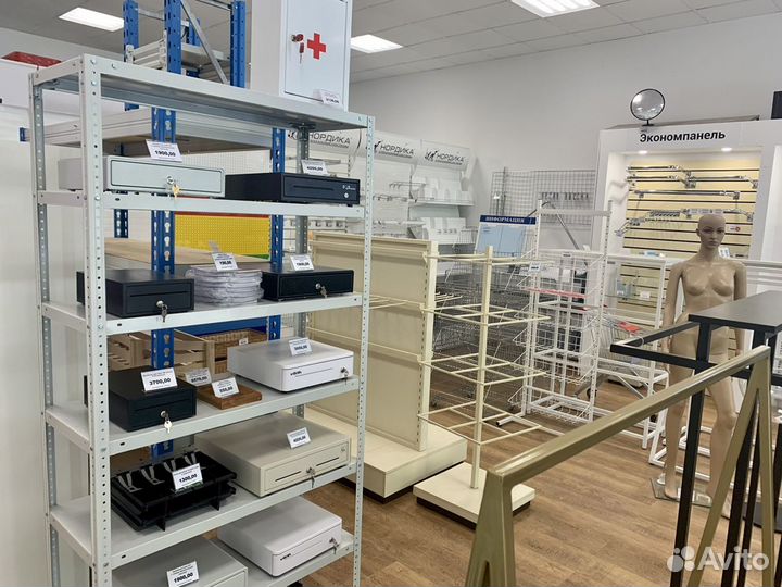 Магазин для магазинов: стеллажи, витрины, сейфы
