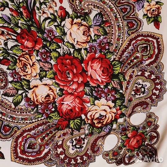 Шаль молочного цвета 110х110