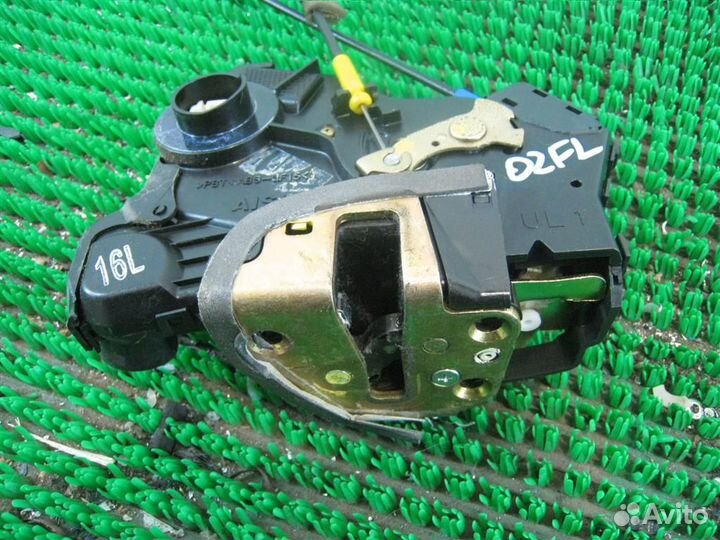 Замок двери передней левой Toyota Corolla Verso R