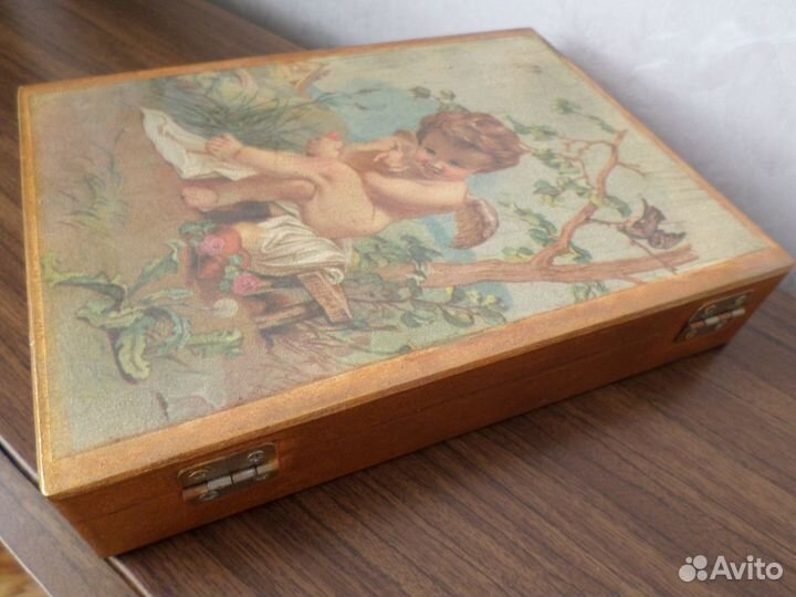 Деревянная шкатулка