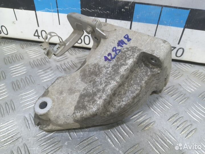 Б/У Кронштейн двигателя правый#001