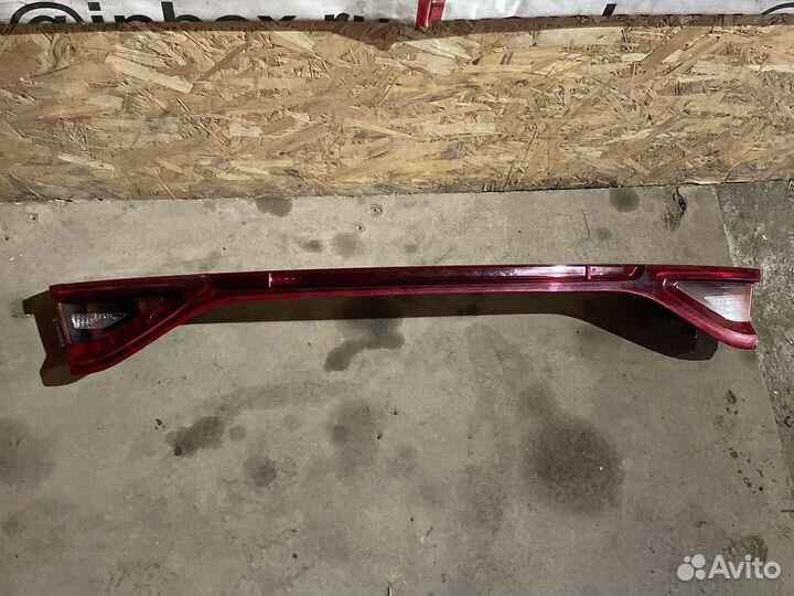 Фонарь центральный Kia Stinger