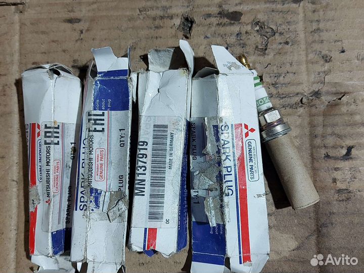 Свеча зажигания MN137919Mitsubishi