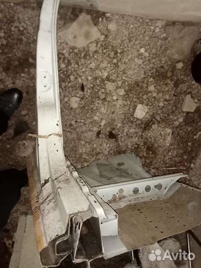 Средняя стойка volkswagen polo