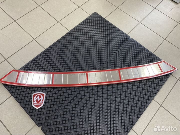 Глянцевая накладка на бампер SpaceTourer 2017- L3