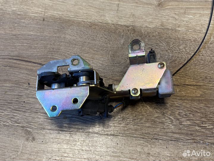 Volkswagen touareg замок стекла крышки багажника