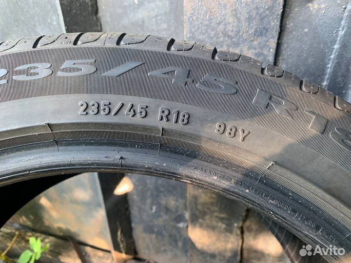 Pirelli Cinturato P7 235/45 R18