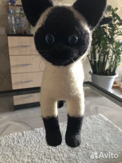 Кошка (сухое валяние)