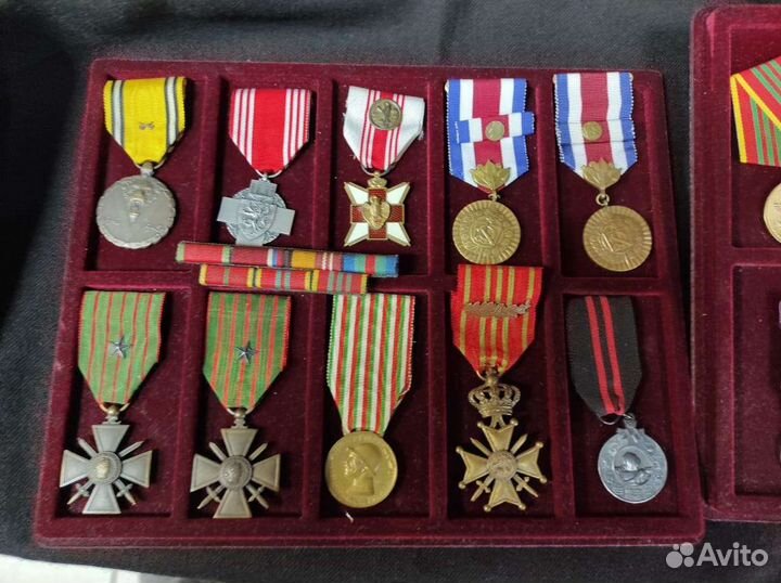 Значки и нагрудные знаки аиф, иностранные и СССР