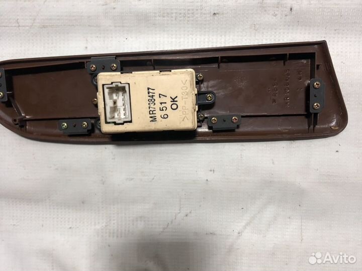 Кнопка стеклоподъемника задняя Мицубиси diamante